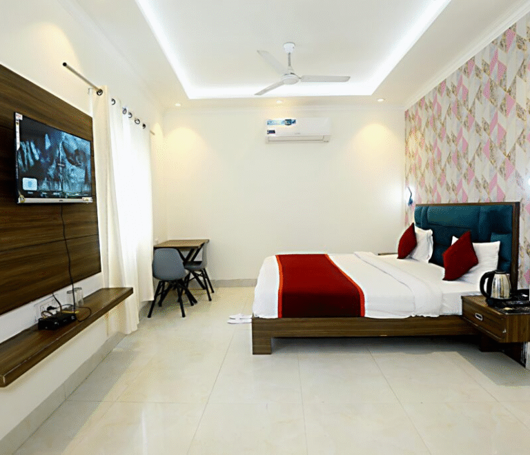 Hotels in agra